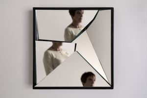 B-DE MULTIPLICITATE - specchio su compensato - cm 30x30x4,5 - 2021