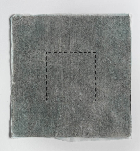 RITAGLIARE LUNGO LA LINEA TRATTEGGIATA 10 - filo di cotone su carta intelata - cm 13x16 - 2021